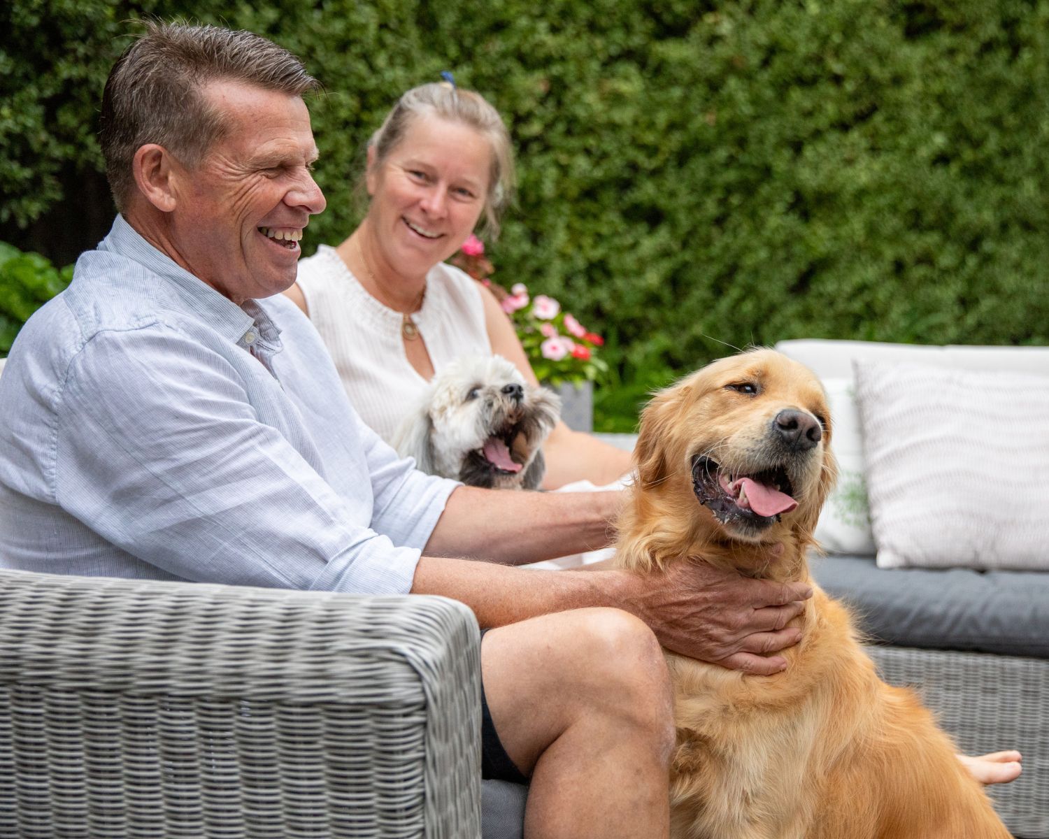 Farmers Mate for Pets Founders with dogs colour